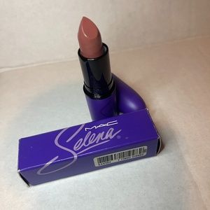 MAC x Selena lipstick Amor Prohibido